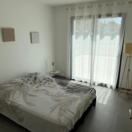 Maison Chante-alouette * Рошфор